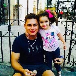 Meet your Posher, Adan enrique